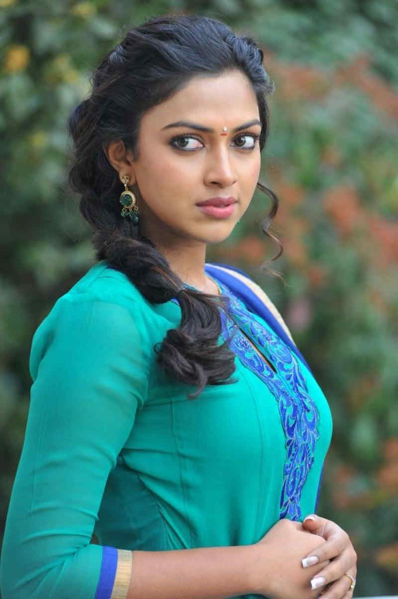 Amala Paul Anakha Neelathamara In Green Dress South Indian -7635